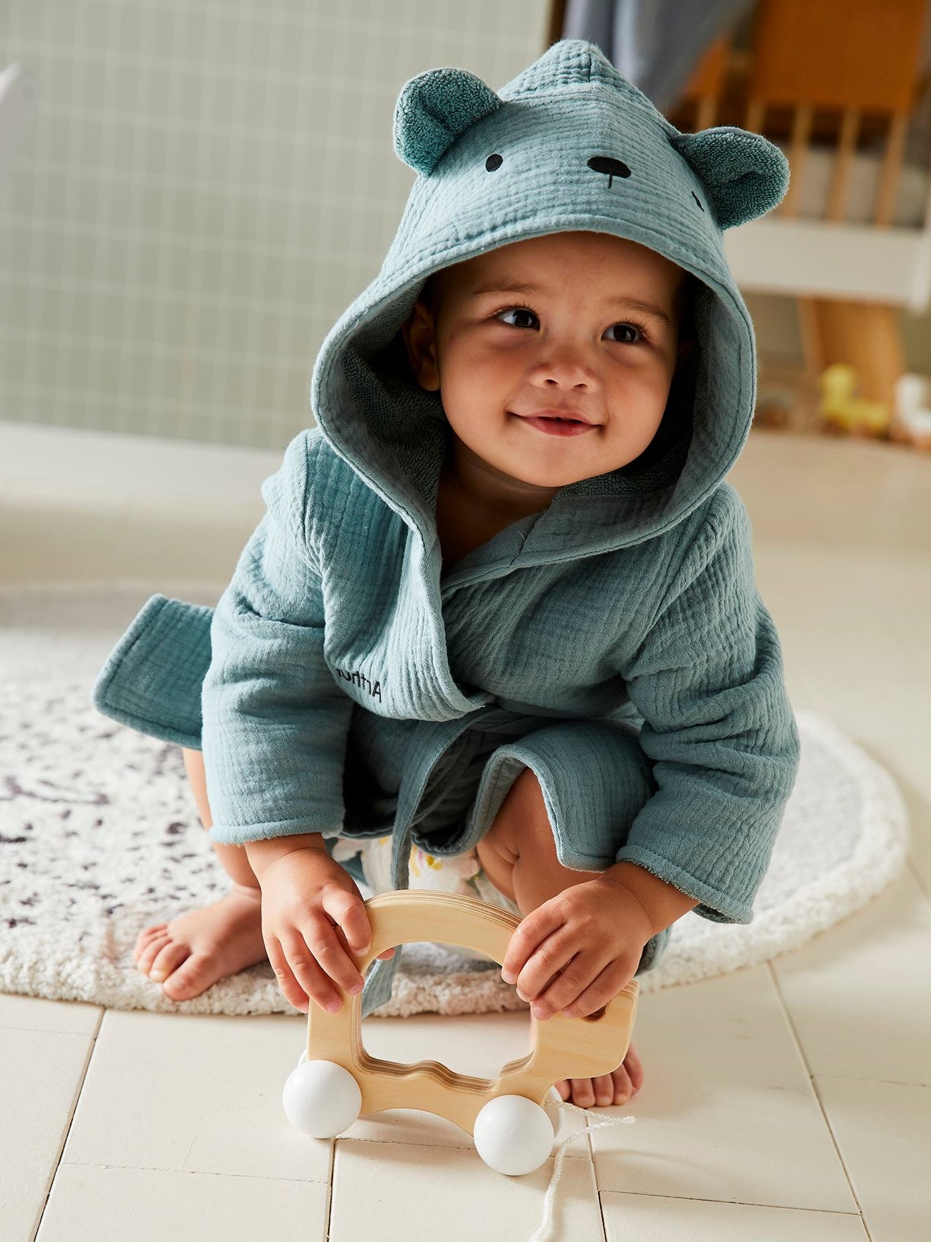Descubre las batas bebé con diseños adorables que harán lucir aún más lindo a tu bebé
