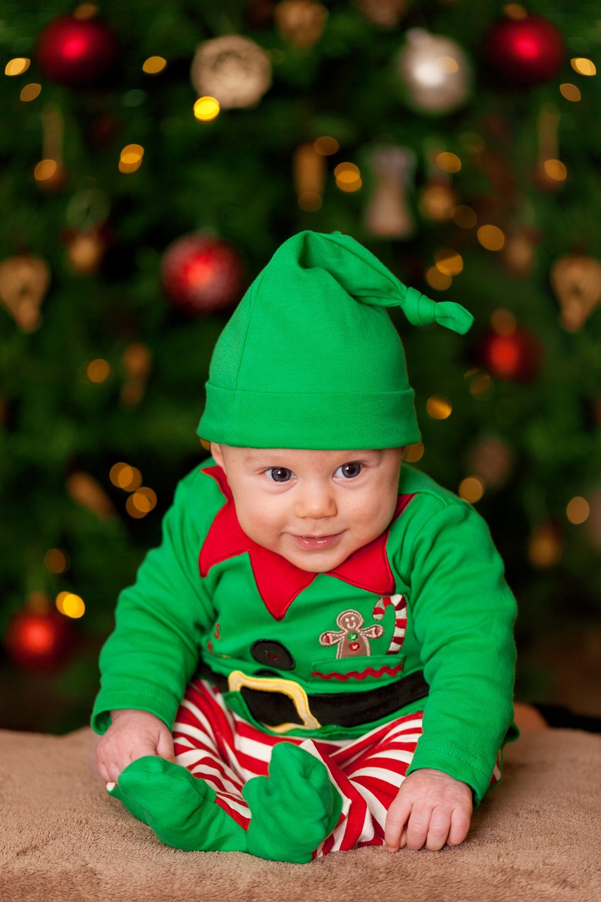 Celebra la Navidad con el disfraz más adorable para tu bebé.