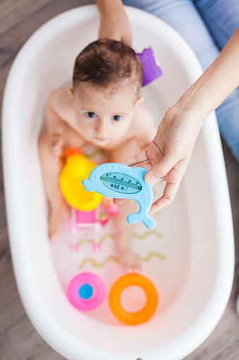 Son seguros los termómetros de baño para bebés