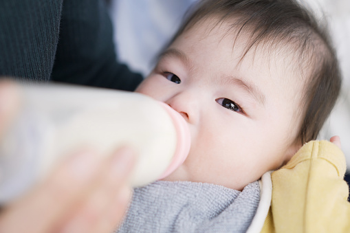 Preparar correctamente la leche en polvo para bebé