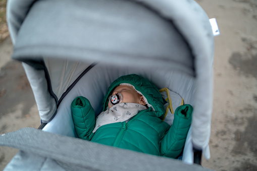 Saco de dormir para bebé en invierno: ¿qué medidas de seguridad debe tener?